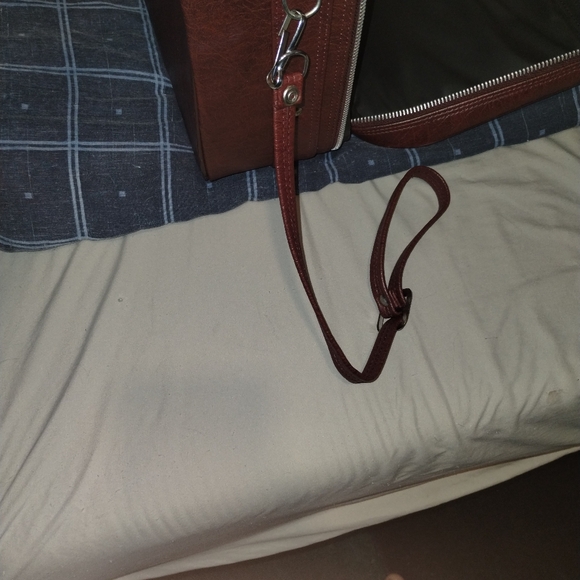 Vintage three-piece all leather travel suitcase in like new condition - Picture 9 of 12